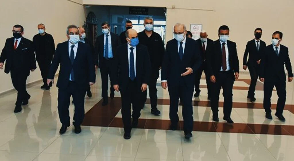 Vali ve rektör kampüste