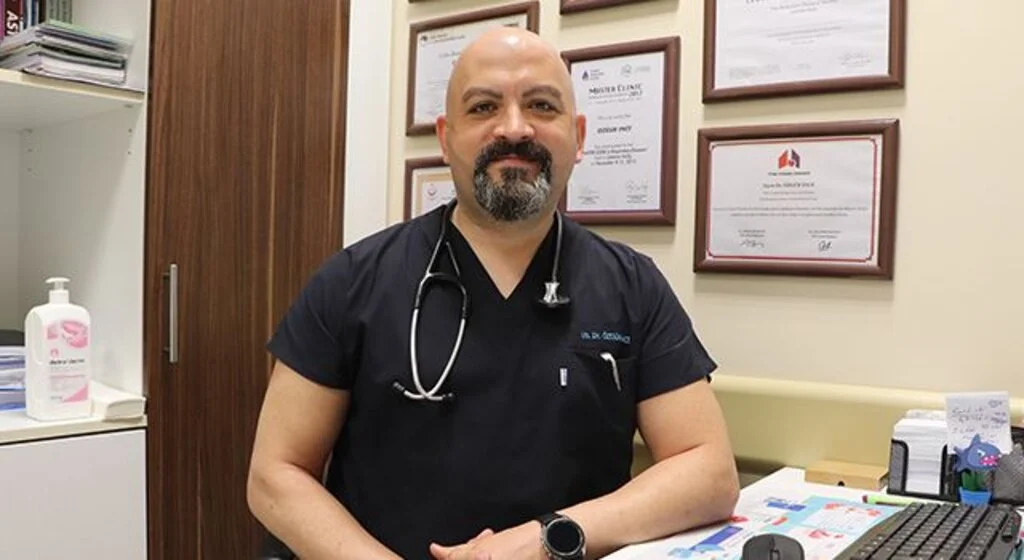 2 binden fazla kişiye sigarayı bıraktıran doktor: "Sigara içenler koronayı 3,5 kat daha ağır geçiyor"