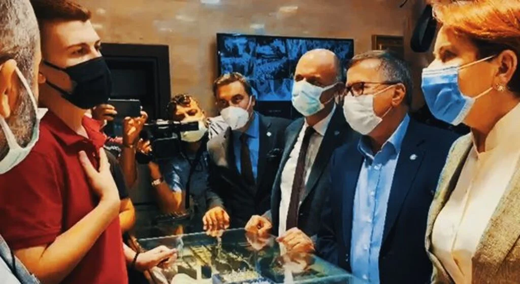 Akşener'in Hatay ziyaretinde tezgah arkasındaki kişi esnaf değil CHP üyesi çıktı