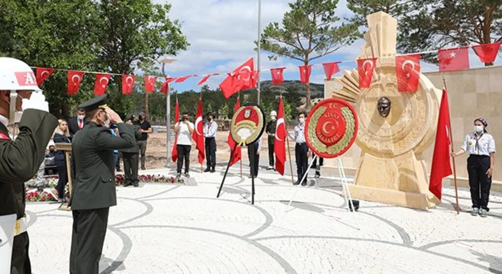 Atatürk'ün Sivas'a Gelişinin 102. Yıl Dönümü İlk Adım Anıtında kutlandı
