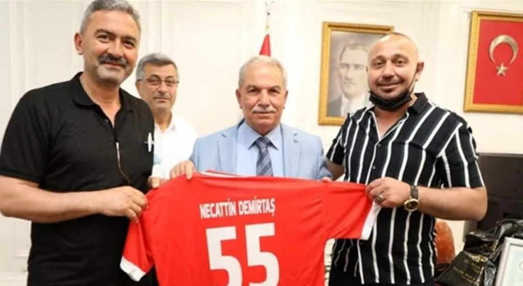 Başkan Kodalak'tan Demirtaş'a Forma