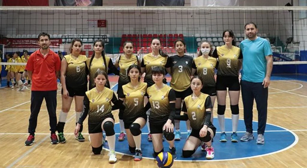 Bölgesel Voleybol Ligi bayanlarda heyecan sürüyor