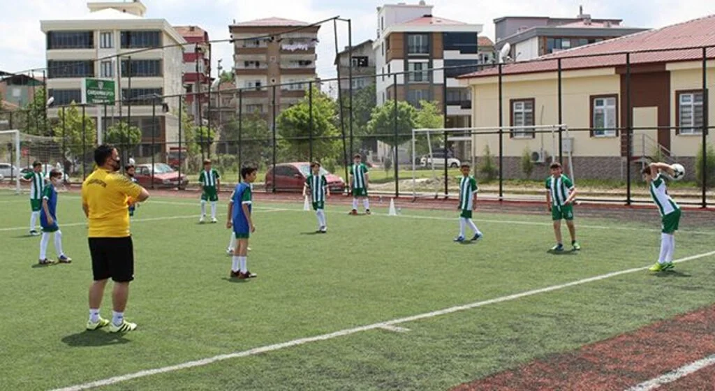 Çarşambaspor Futbol Okulu’na start verildi