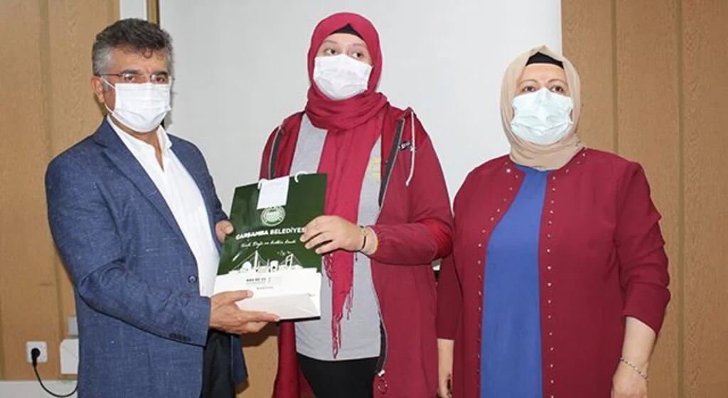 Dereceye giren öğrencilere ödülleri verildi