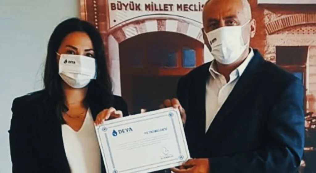 DEVA Partisi Asarcık İlçe Başkanı olarak atanan Halil Oytun Mazbatasını Aldı