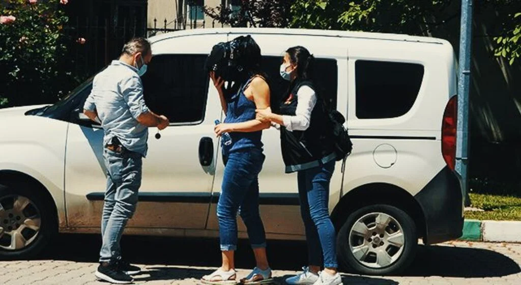 Evinde uyuşturucu ele geçen kadına elektronik kelepçeli ev hapsi
