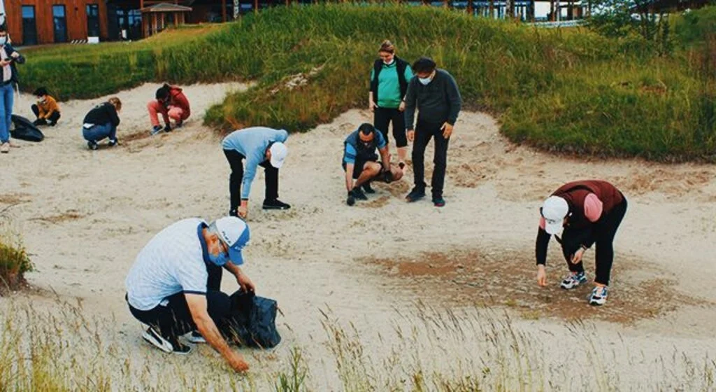 Golf Kulübü üyeleri çevre temizliğinde