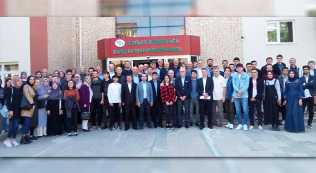 Gurbetteki 35 öğrenciye burs