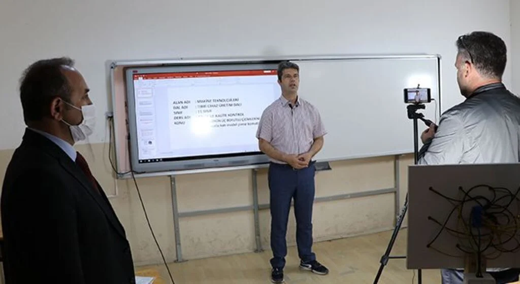 Havza MTAL'de EBA platformuna ders videosu çekimleri sürüyor