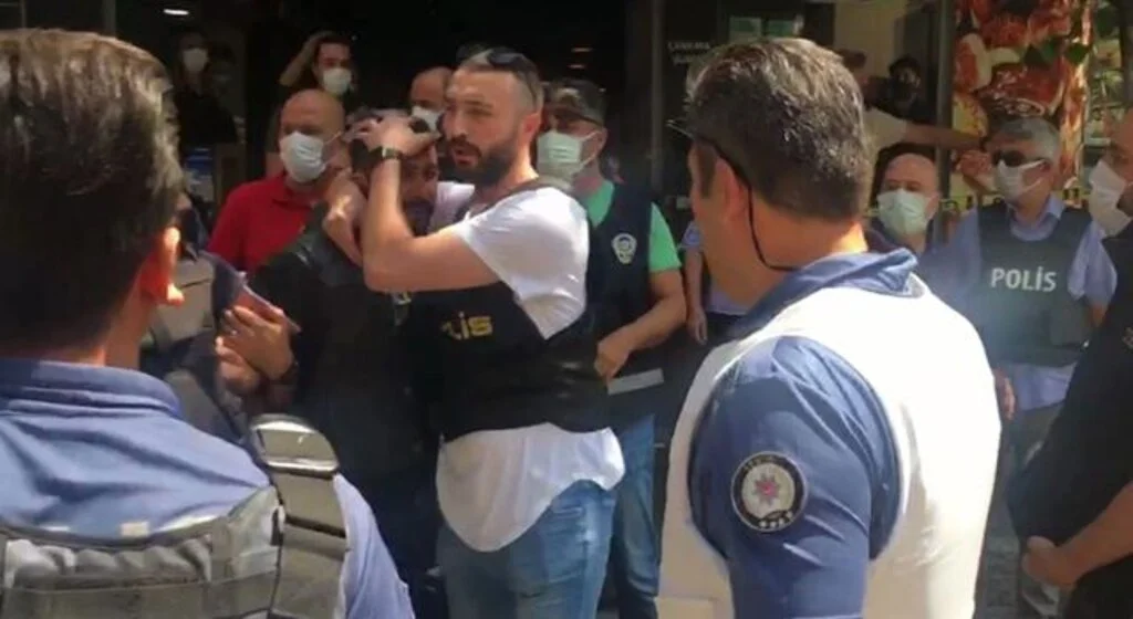 HDP binasına saldırı! Binayı basan bir kişi sokağa ateş açtı 1 kişi öldü saldırgan gözaltında