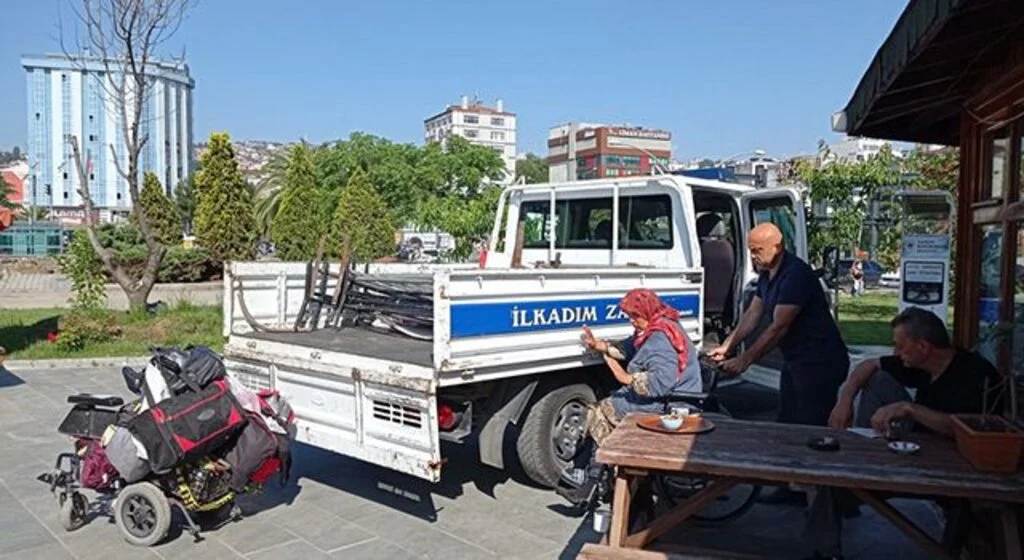 İlkadım Zabıta Ekiplerinden Takdir Toplayan Örnek Davranış