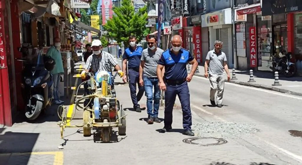 İlkadım'da Kaldırım İşgaline Çizgili Önlem