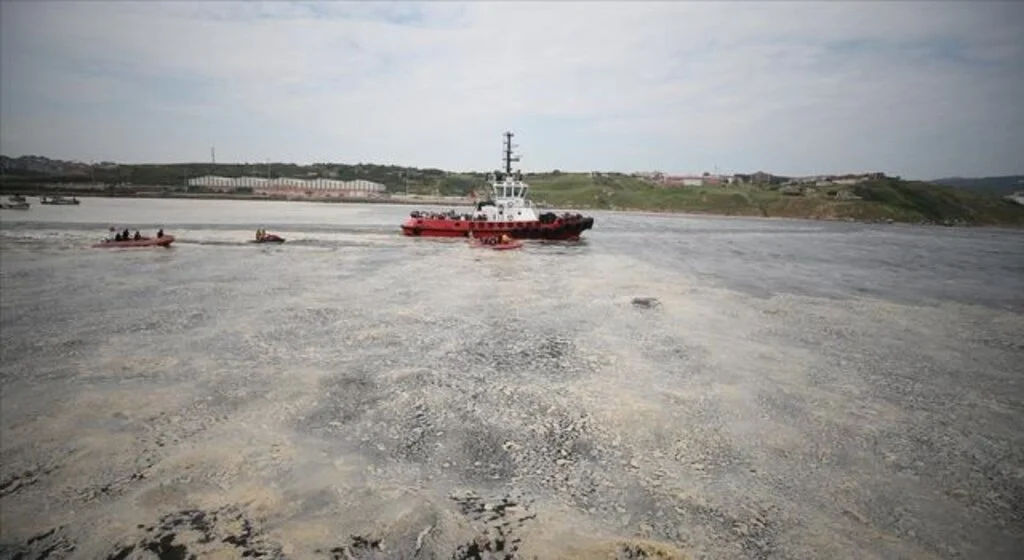 Marmara Denizi'nde müsilaj temizleme seferberliği başladı