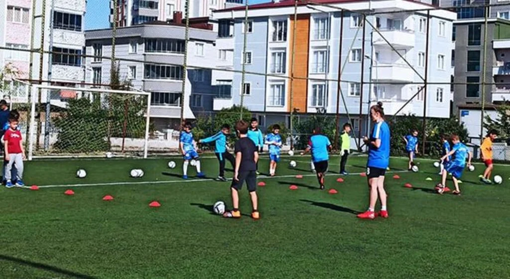 Minikler Yeşil Zeminde Boy Gösterecek