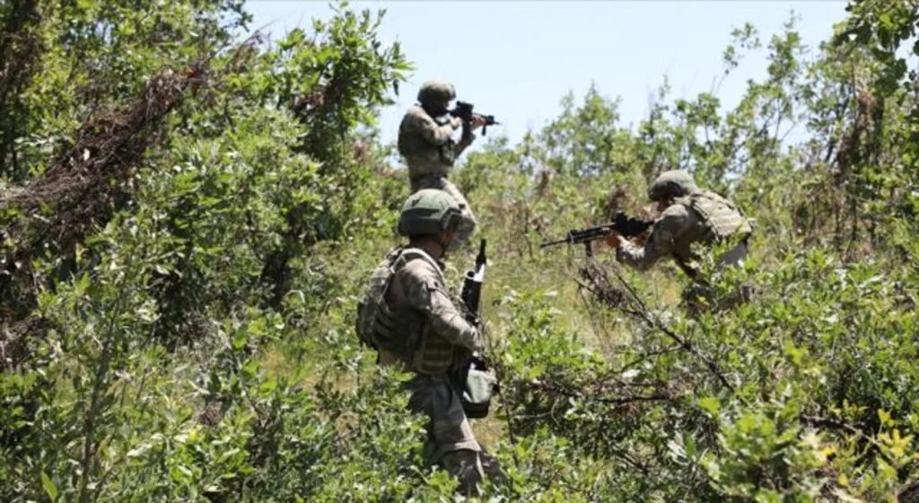Pençe-Şimşek operasyonu bölgesindeki mağarada 3 PKK'lı terörist etkisiz hale getirildi