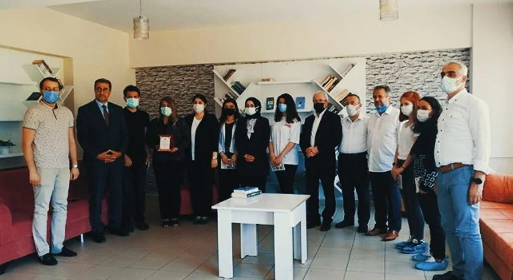 Samsun Yazarlar Derneğinden Ayvacık Mesleki ve Teknik Anadolu Lisesi'ne Teşekkür Plaketi