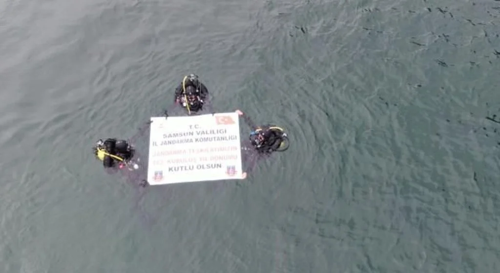 Samsun'da jandarmanın kuruluş yıl dönümü su altında kutlandı