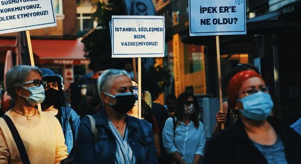 Samsun'da Kadınlar ayakta 