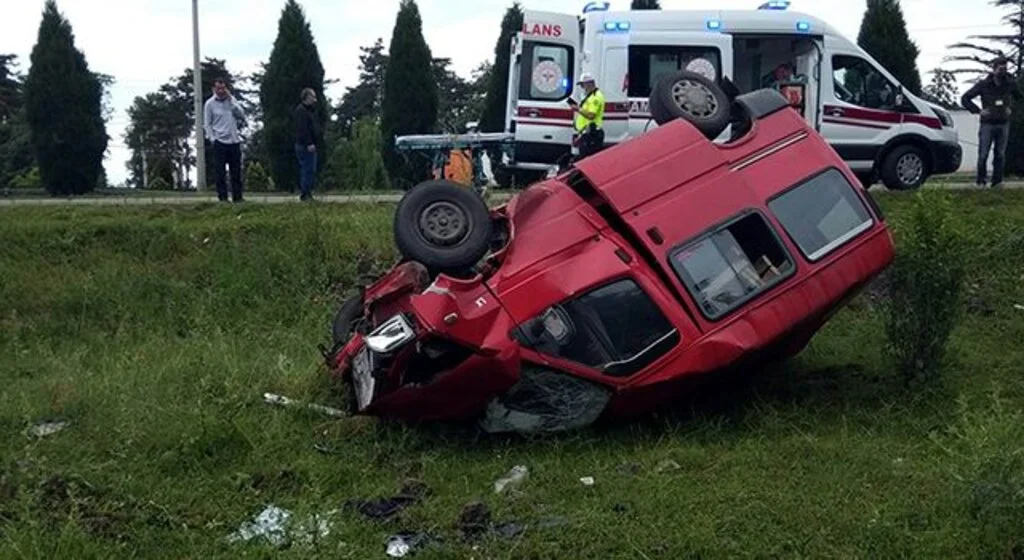 Samsun'da minibüs takla attı: 1 yaralı