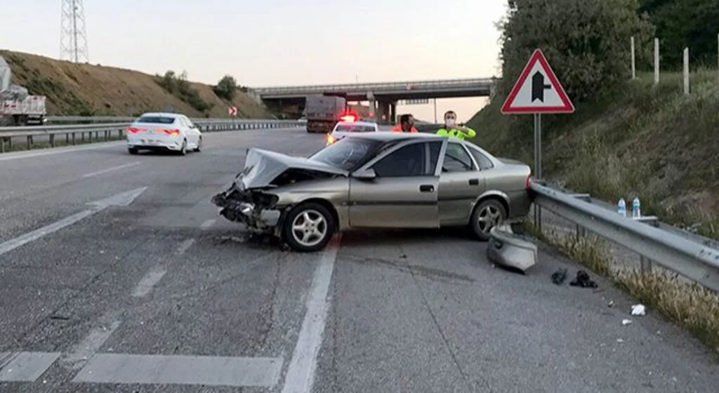 Samsun'da otomobil bariyere çarptı: 1 yaralı