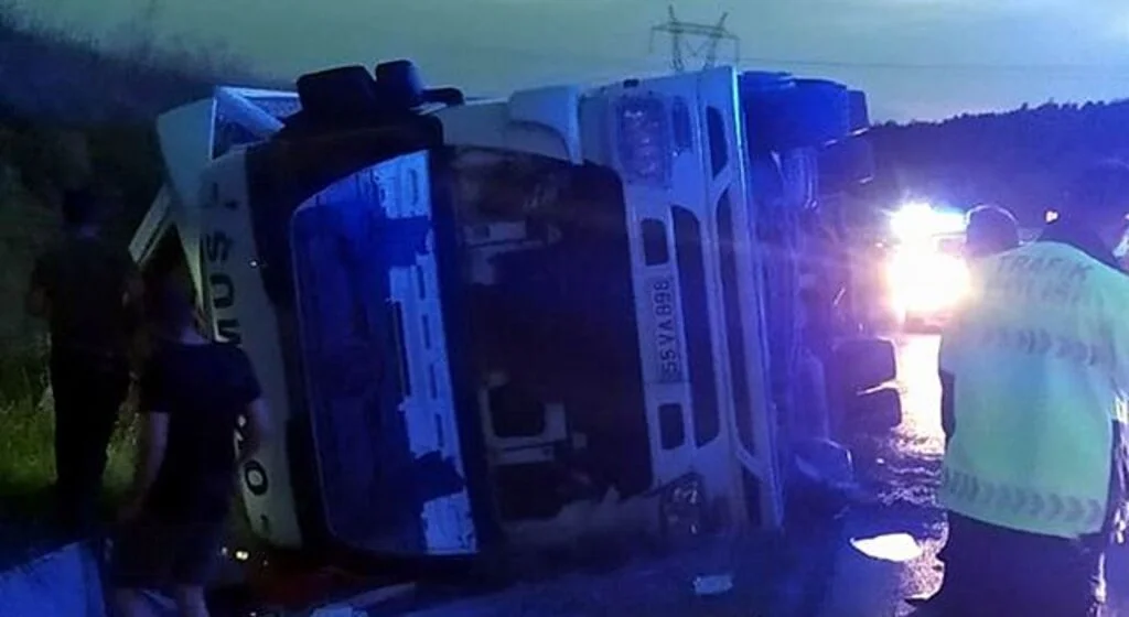 Samsun'da tır devrildi: 1 yaralı
