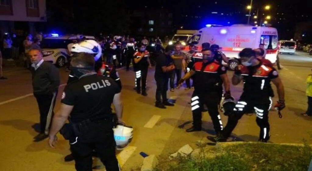 Samsun'da Yunus polisleri kaza yaptı: 2'si polis 4 yaralı
