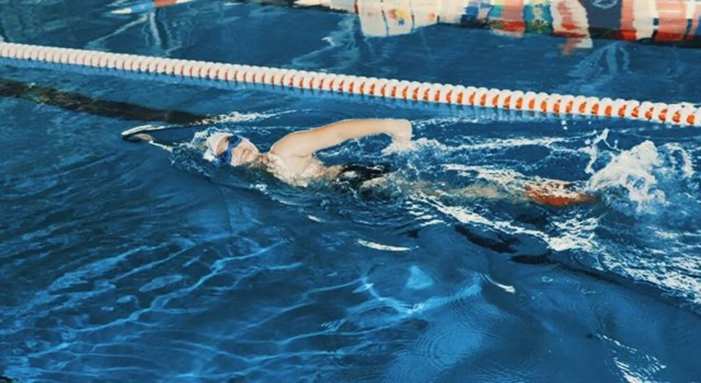 Serinlemek için girilen havuz bir çok enfeksiyona davetiye çıkarabilir