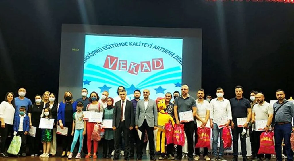 Vezirköprü'de bir yılda yaklaşık 2 ton atık yağ toplayan öğrenciler ödüllendirildi