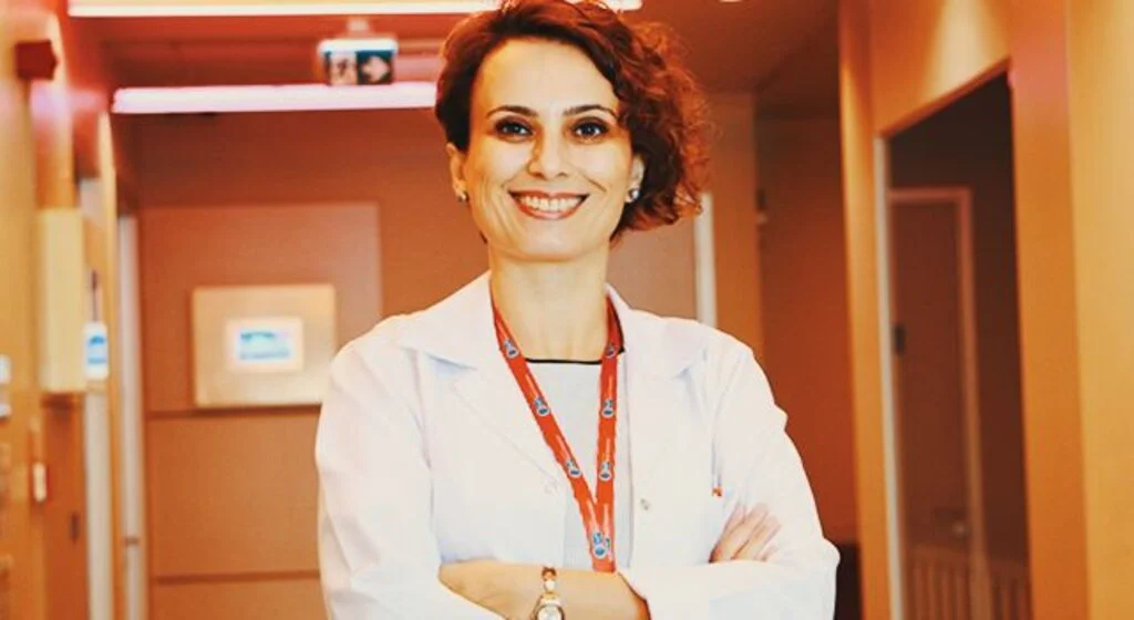 Yaşından büyük gibi davranmak çocukta ters kimlik etkisi yaratıyor