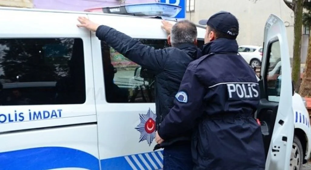 15 yıl cezası bulunan şahıs, polis uygulama noktasında yakalandı