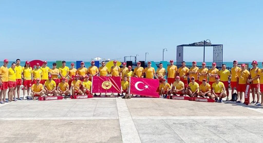 31 kişiyi boğulmaktan kurtardılar