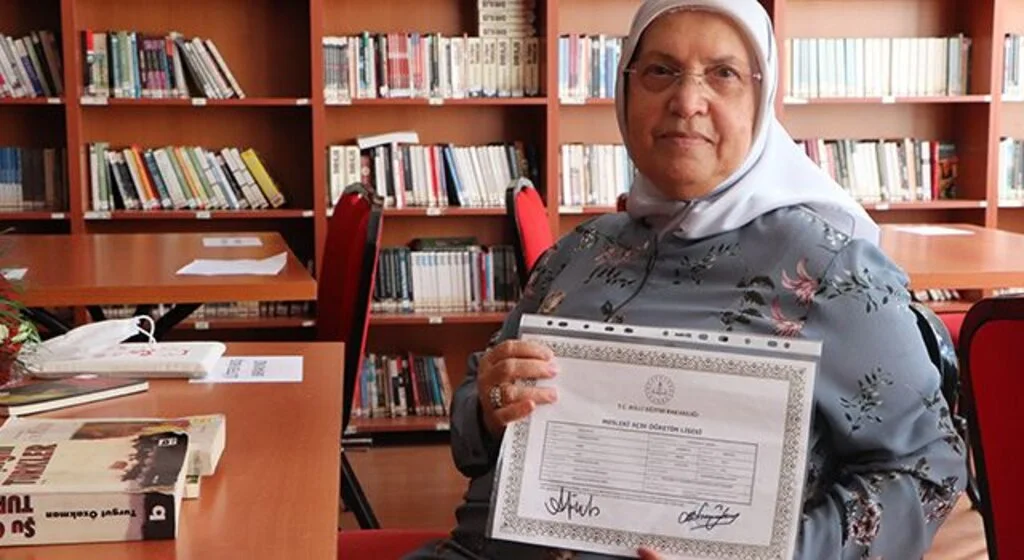 75 yaşında liseden mezun oldu, hedefi hukuk okumak