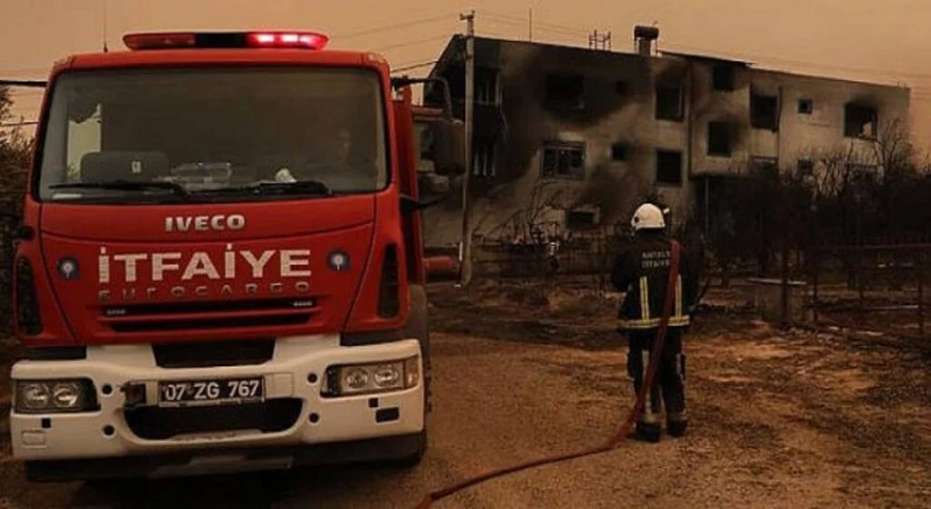 Antalya Büyükşehir  Belediyesi Manavgat’ta tüm ekipleriyle sahada