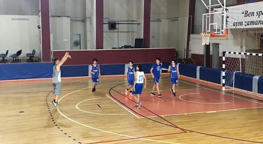 Atakumlu Basketbolcular Parkeye İndi