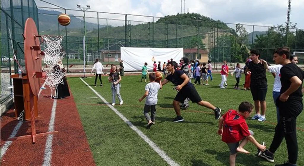 Ayvacıklı Çocuklar Doyasıya Eğlendi
