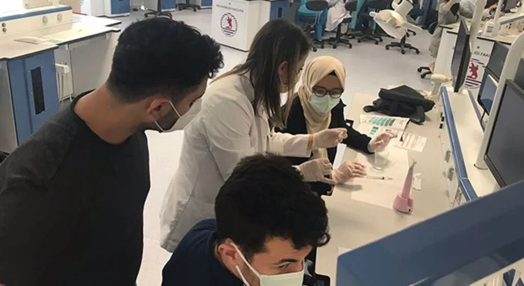 Diş Hekimliği eğitim  semirlerini tamamladı 