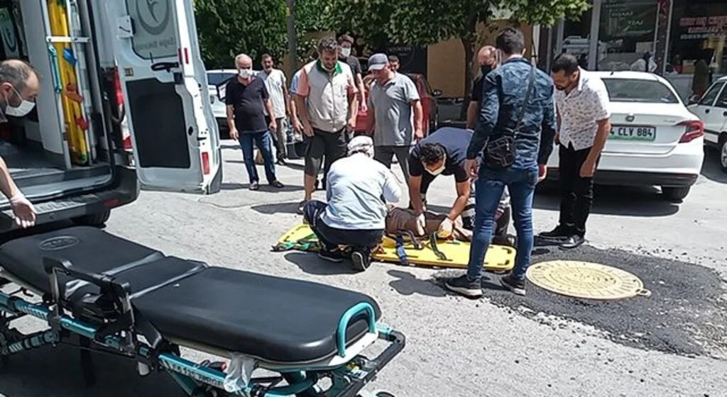 Geri geri gelen otomobile çarpan elektrikli bisiklet sürücüsü yaralandı