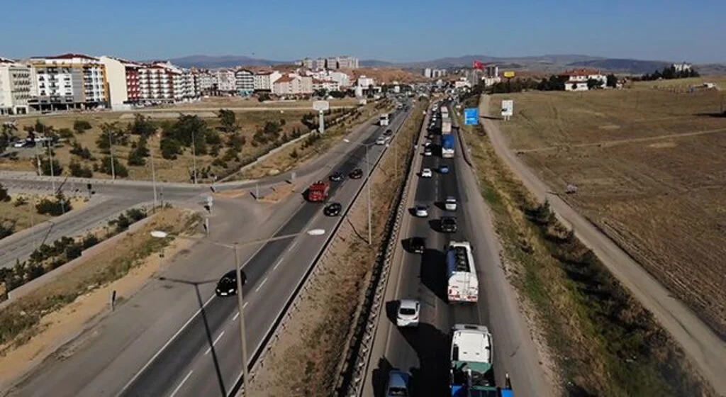 Gurbetçiler tatil yolunda: 43 ilin geçiş noktasında Kurban Bayramı yoğunluğu