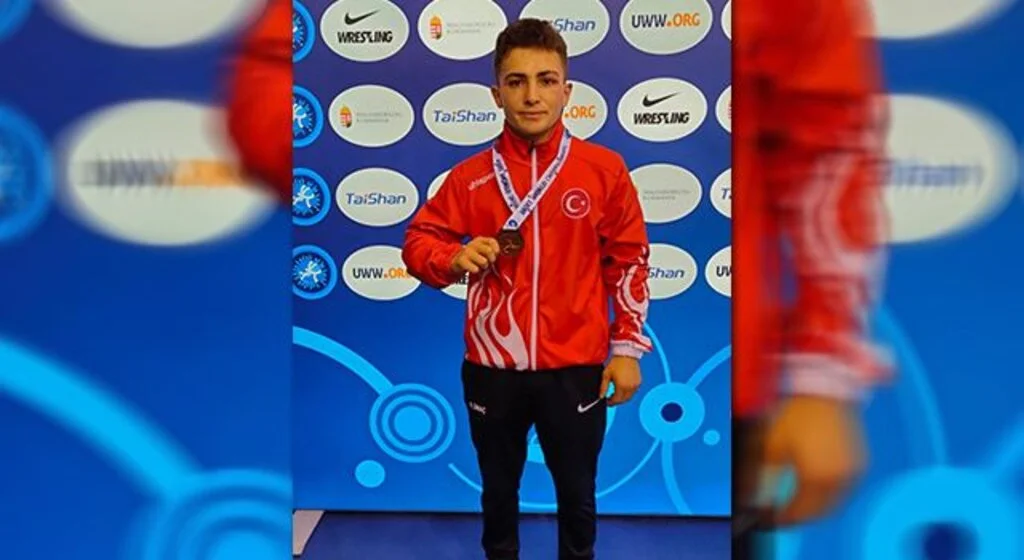 Güreşte Samsun'un Gururu Oldu
