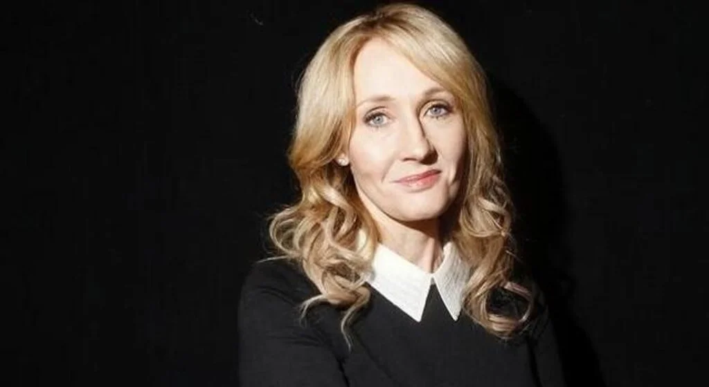 Harry Potter’ın yazarı isminin tamamını neden kullanmadığını itiraf etti