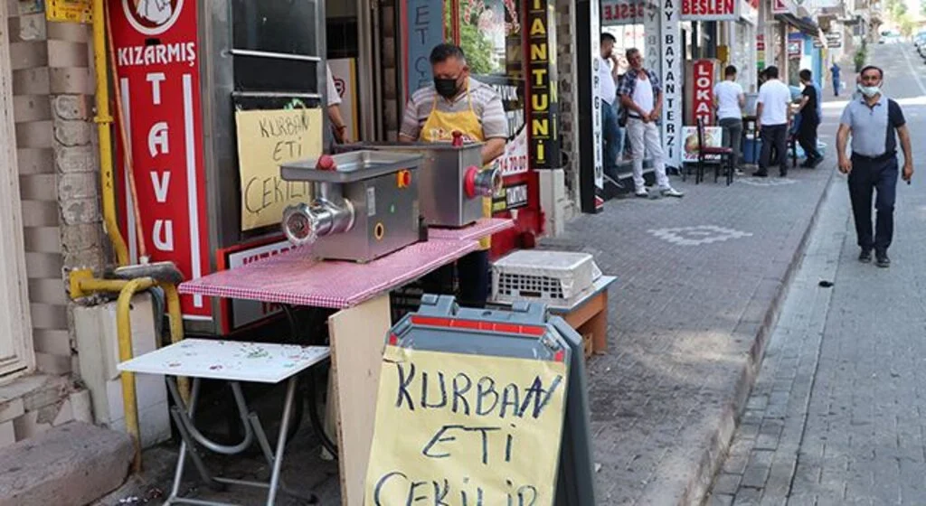 Havza'da kasap ve şarküterilerde kıyma mesaisi başladı