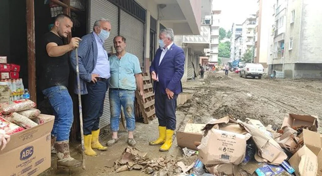 İYİ Parti Samsun Milletvekili Bedri Yaşar Sel Bölgesine Gitti