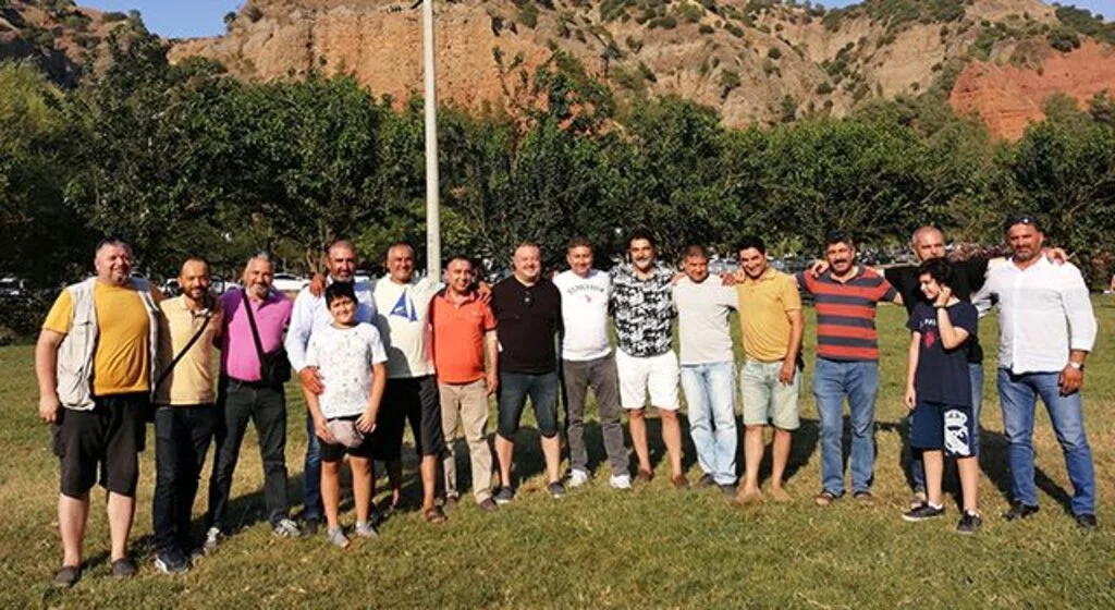 Lise arkadaşları 30 yıl sonra Salihli’de buluştu