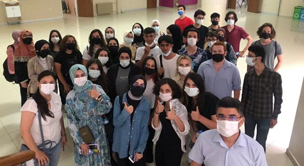 Lise son sınıf öğrencileri üniversite deneyimi yaşıyor