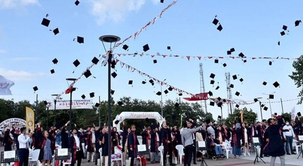 OMÜ Ziraat Fakültesi'nde mezuniyet coşkusu