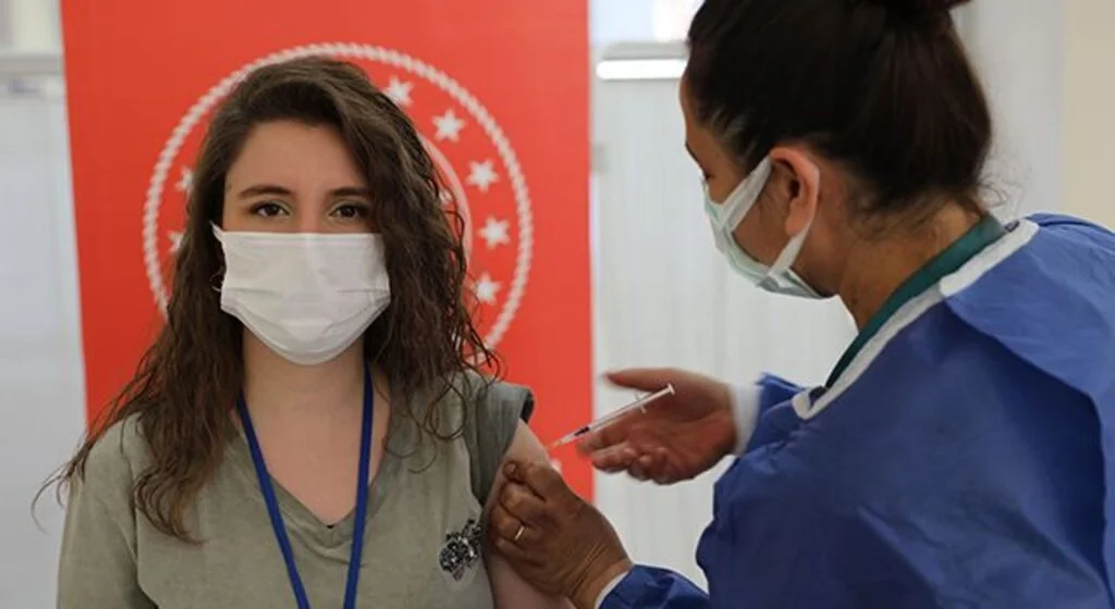 Samsun Sağlık Müdürü Oruç’tan gençlere çağrı: “Lütfen aşımızı yaptıralım”