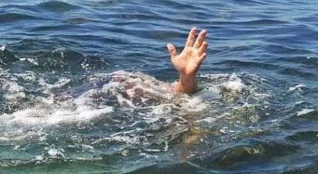 Samsun'da genç kadın denizde boğulma tehlikesi geçirdi