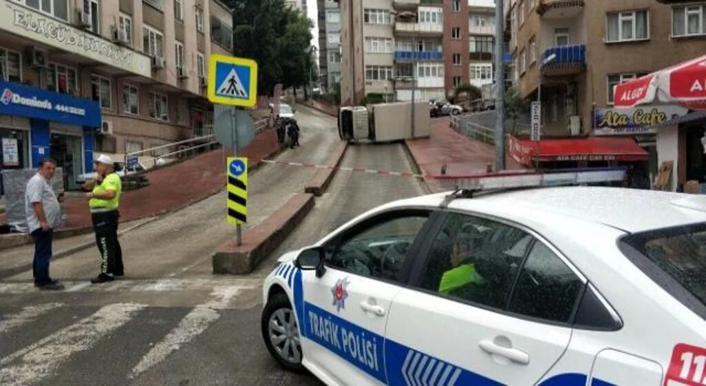 Samsun'da kamyonet devrildi: 1 yaralı