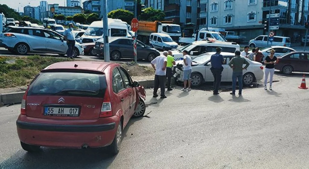 Samsun'da kavşakta kaza: 2 yaralı