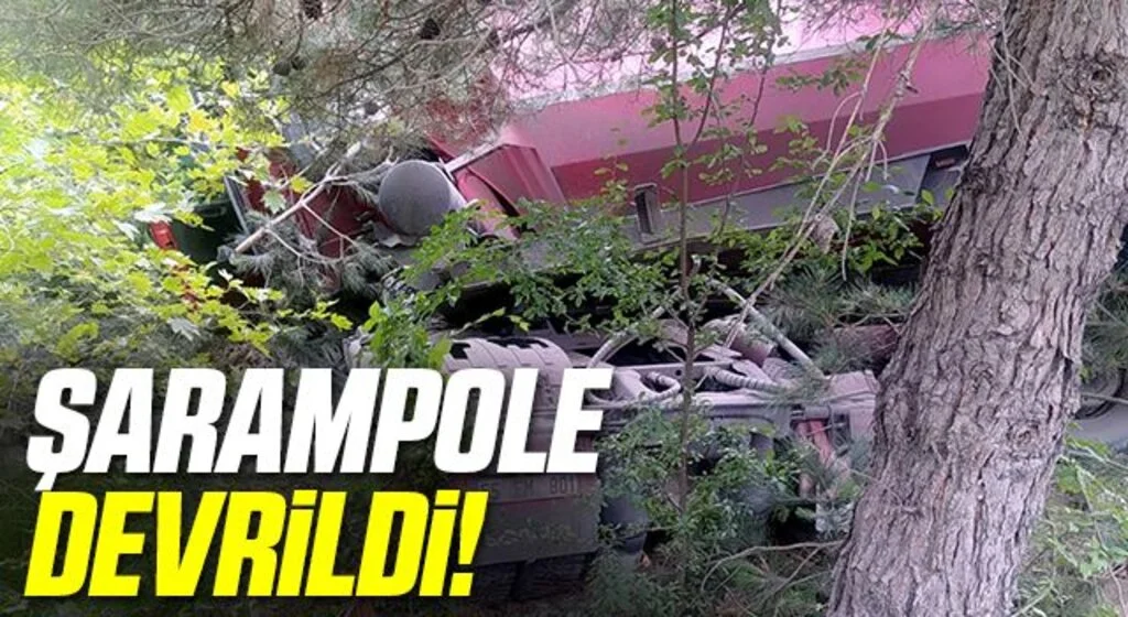 Samsun'da kum yüklü tır şarampole devrildi: 1 yaralı